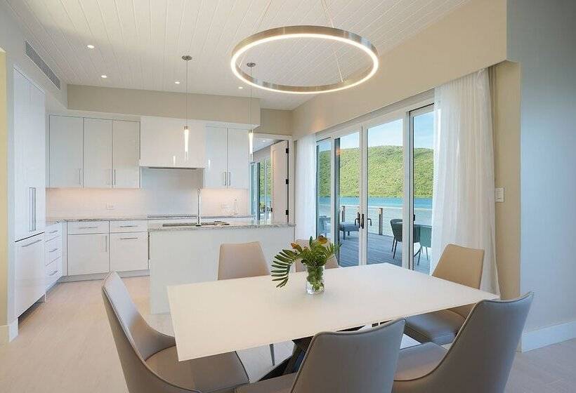 استراحتگاه Oil Nut Bay