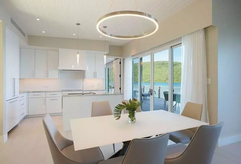 استراحتگاه Oil Nut Bay