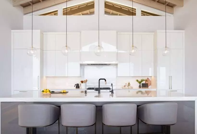 استراحتگاه Oil Nut Bay