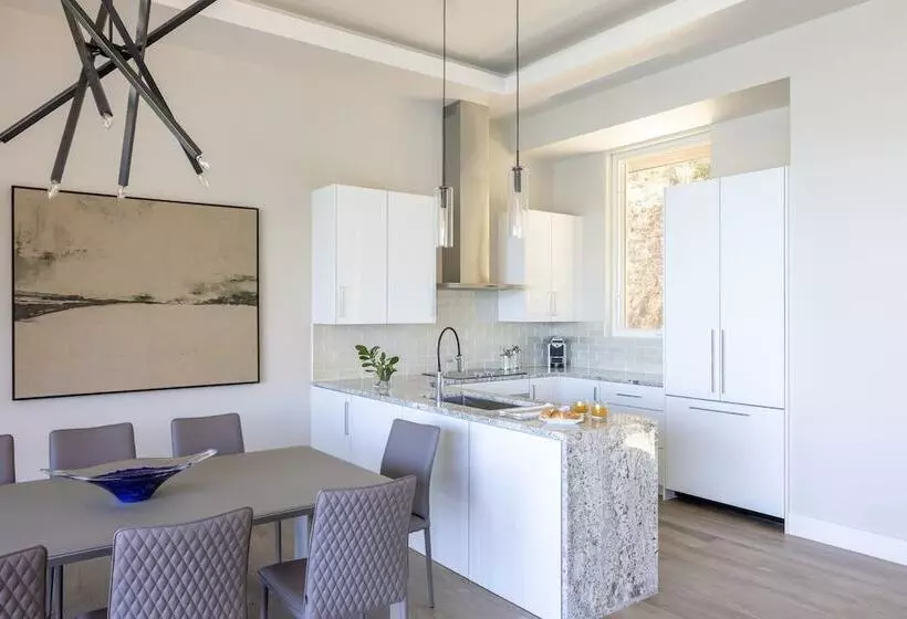 استراحتگاه Oil Nut Bay