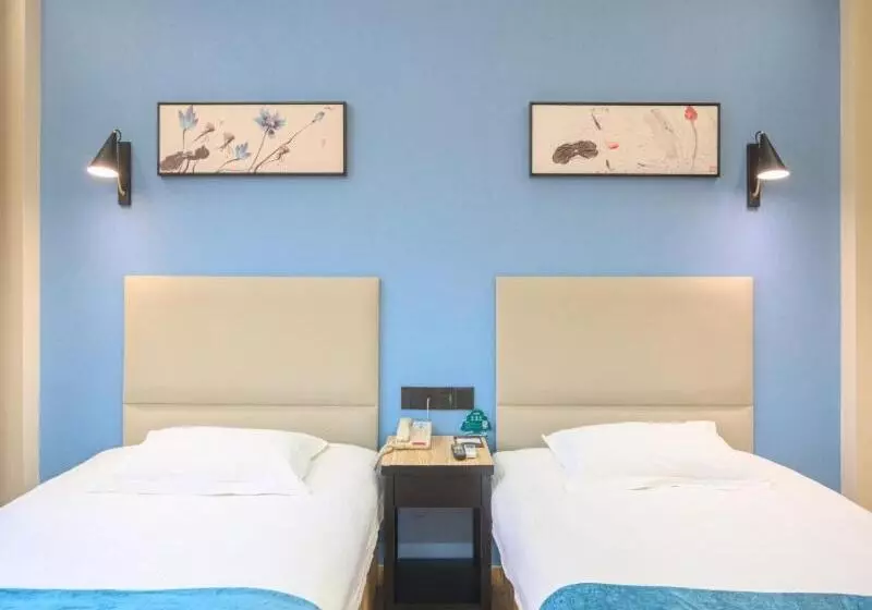 Hotelli Greentree Inn Henan Kaifeng Gulou Square Express