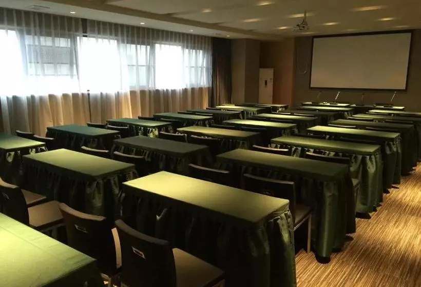 Hotelli Jinjiang Inn Zhenzhou High Tech Zone Wutong Street