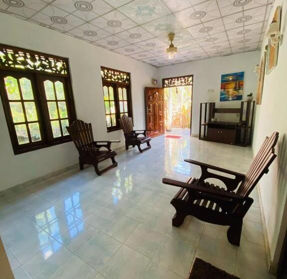 بنسيون Art House Hiriketiya