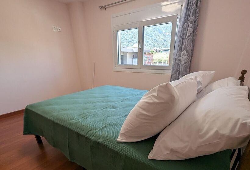 Achilleas Rentals In Kamena Vourla