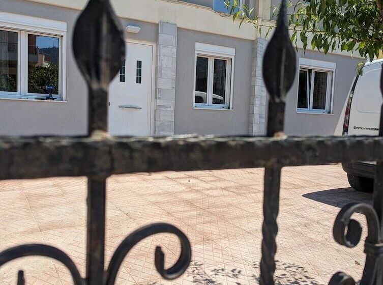 Achilleas Rentals In Kamena Vourla