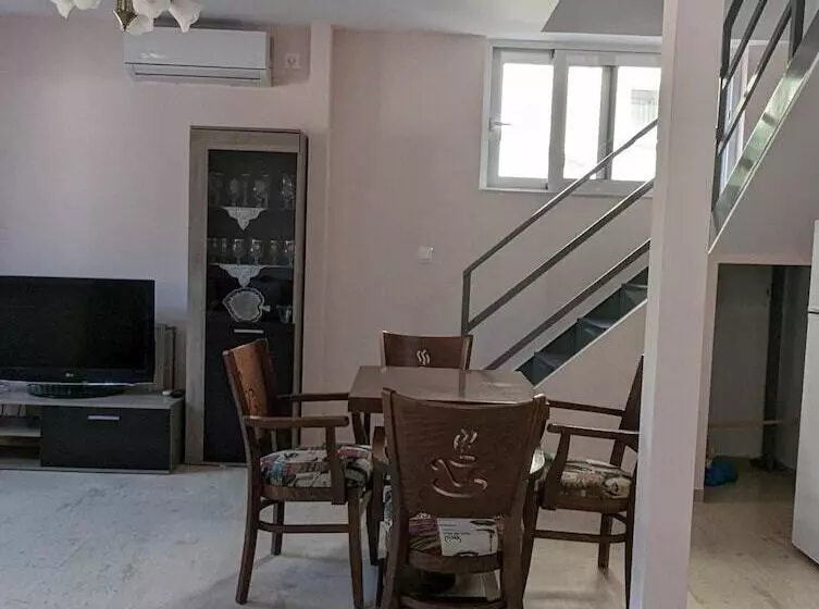 Achilleas Rentals In Kamena Vourla