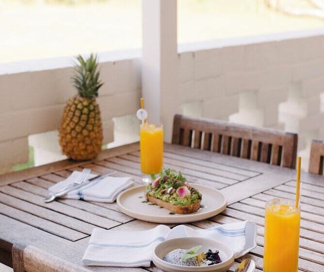 Отель Halcyon House