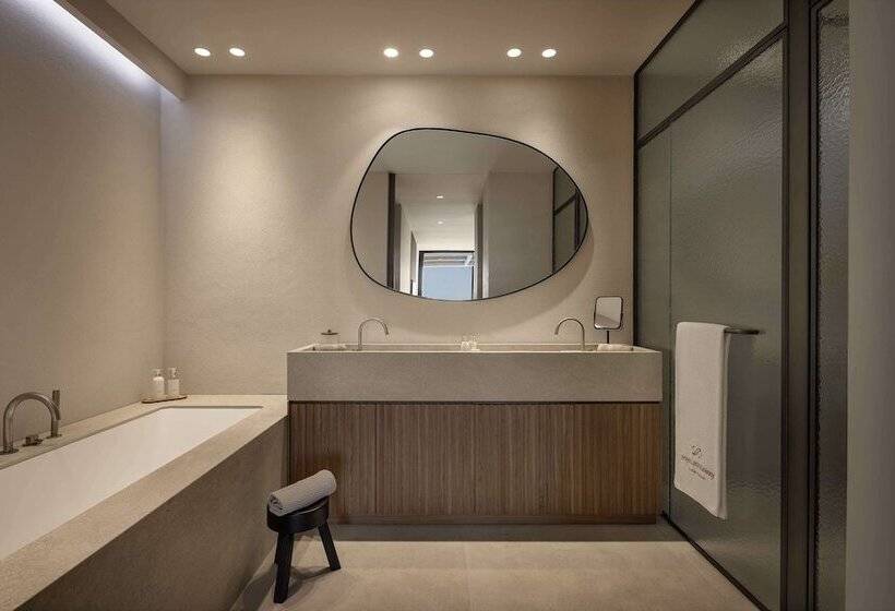 هتل Royal Hideaway Corales Villas