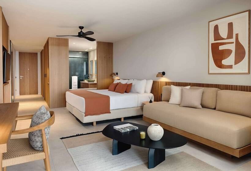 هتل Royal Hideaway Corales Villas