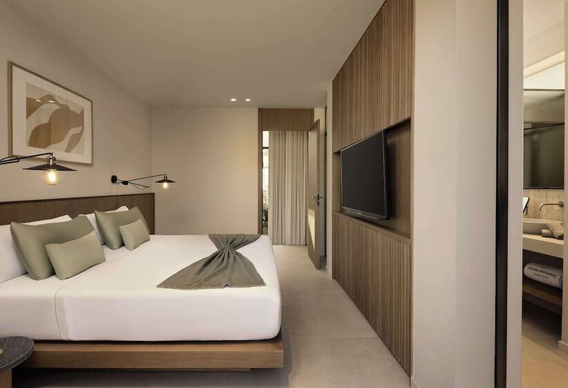 هتل Royal Hideaway Corales Villas