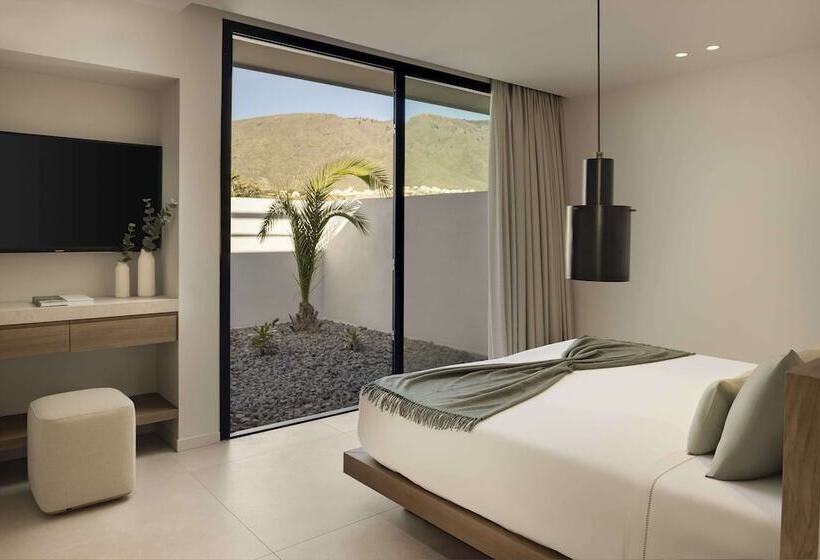 هتل Royal Hideaway Corales Villas