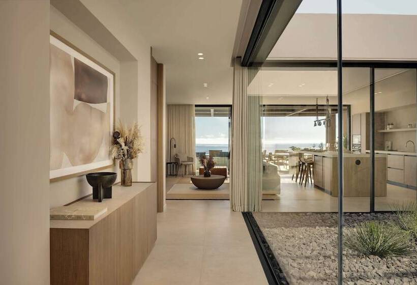 هتل Royal Hideaway Corales Villas