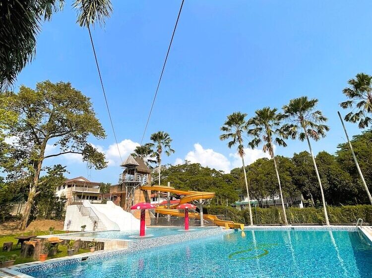 בית מלון כפרי The Avenue M Johor Bahru