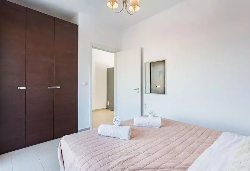 Iriana's Apartments In Center