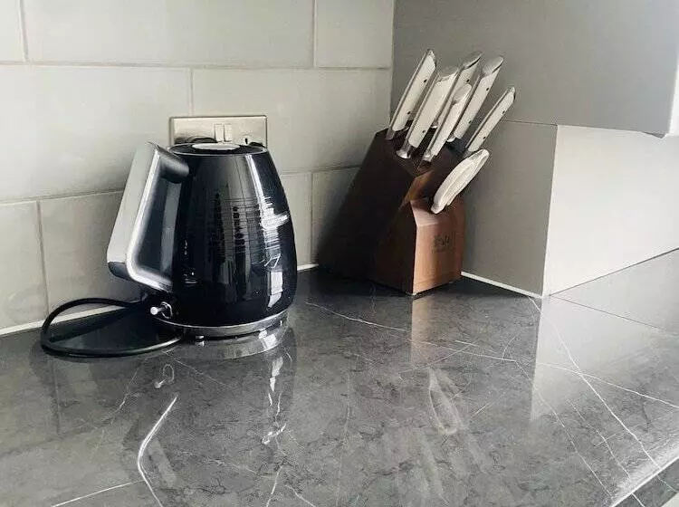 Residenssi Inviting 4 Bed House In Leeds