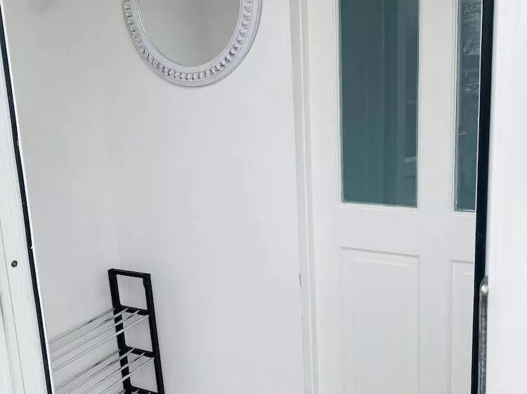 Residenssi Inviting 4 Bed House In Leeds