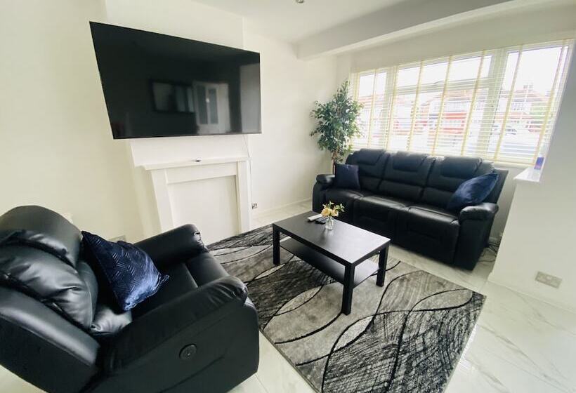 住所 Inviting 4 Bed House In Leeds