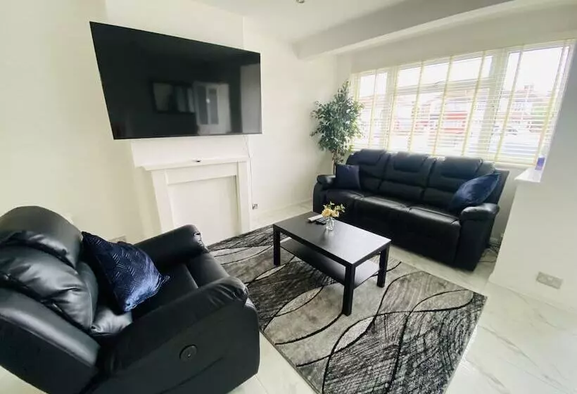 Residenssi Inviting 4 Bed House In Leeds