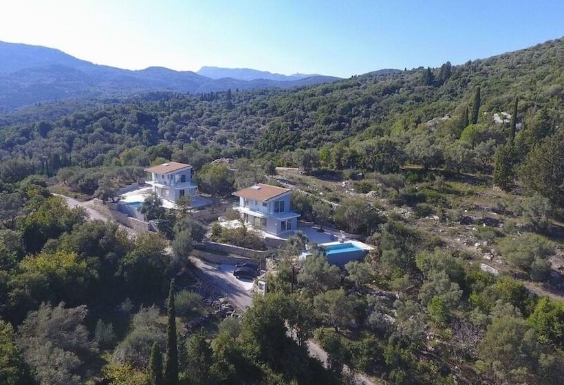 Villas Harriet With Sea View And Near The Sea