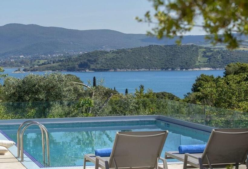 Villas Harriet With Sea View And Near The Sea