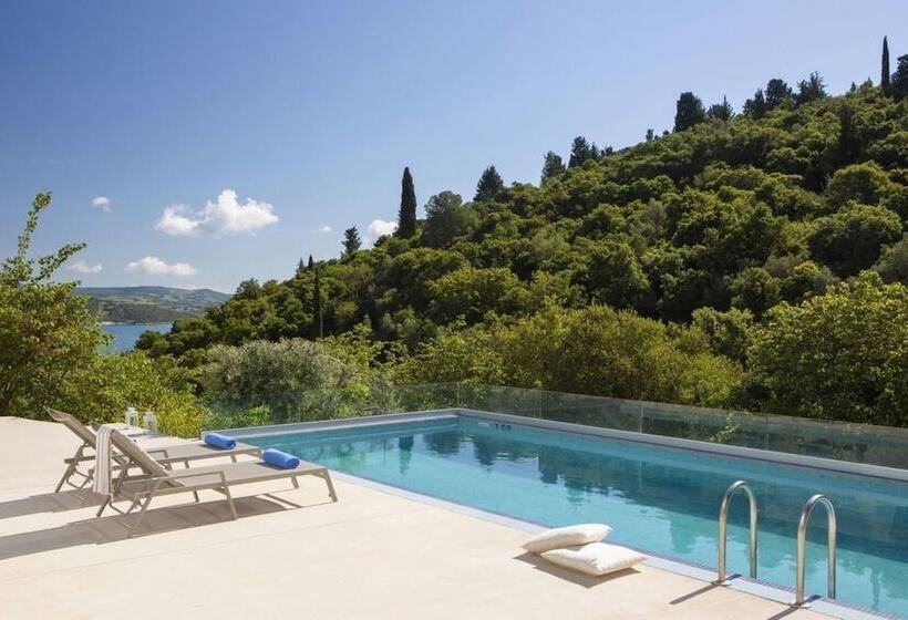 Villas Harriet With Sea View And Near The Sea