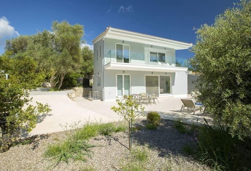 Villas Harriet With Sea View And Near The Sea