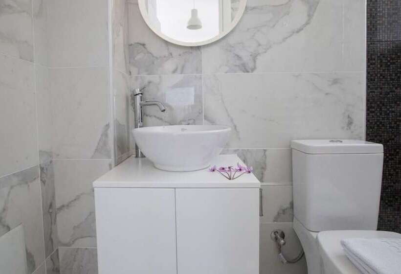 Villas Harriet With Sea View And Near The Sea