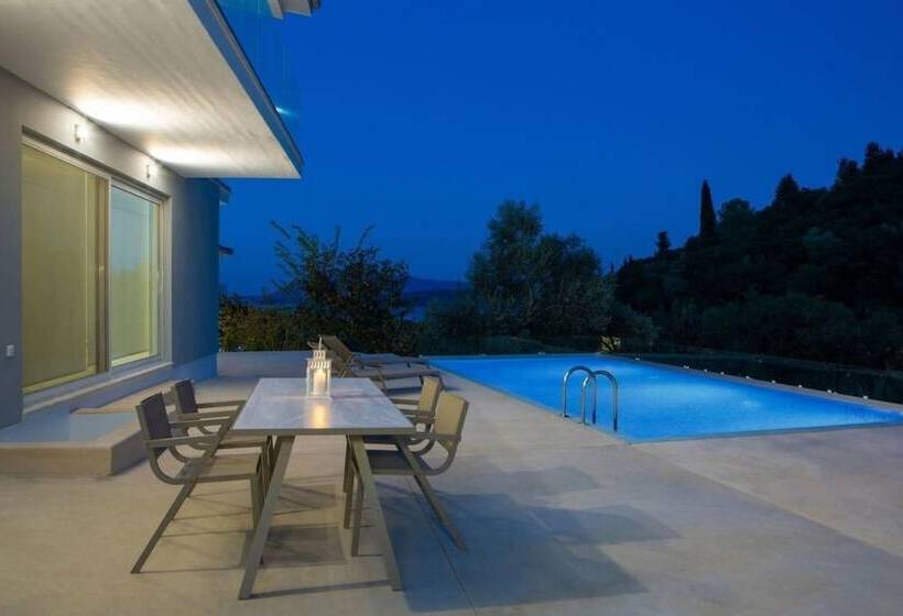 Villas Harriet With Sea View And Near The Sea