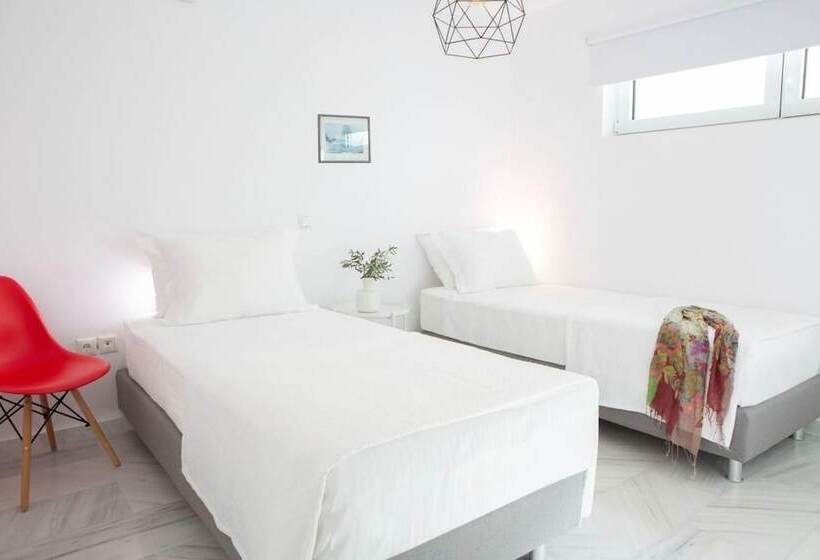 Villas Harriet With Sea View And Near The Sea