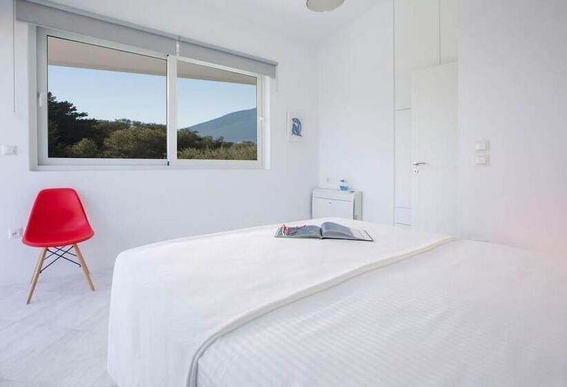 Villas Harriet With Sea View And Near The Sea