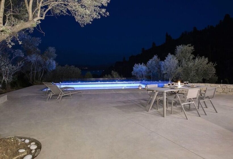 Villas Harriet With Sea View And Near The Sea