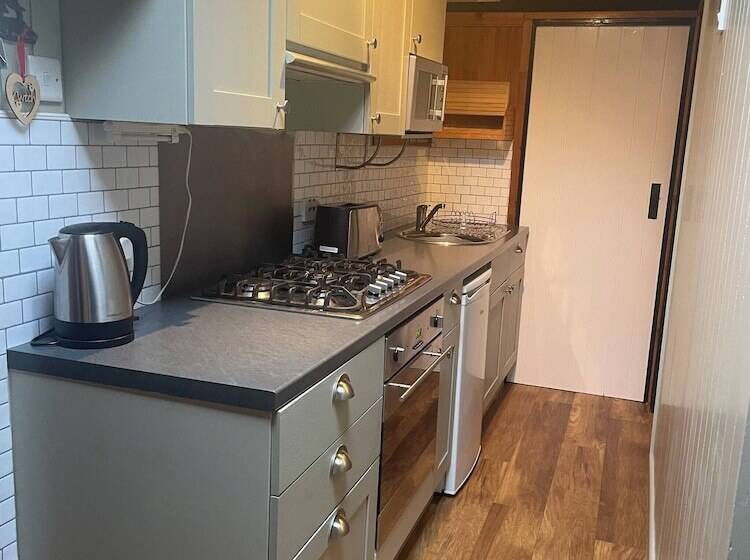 11 Tan Y Coed Woodland Lodge