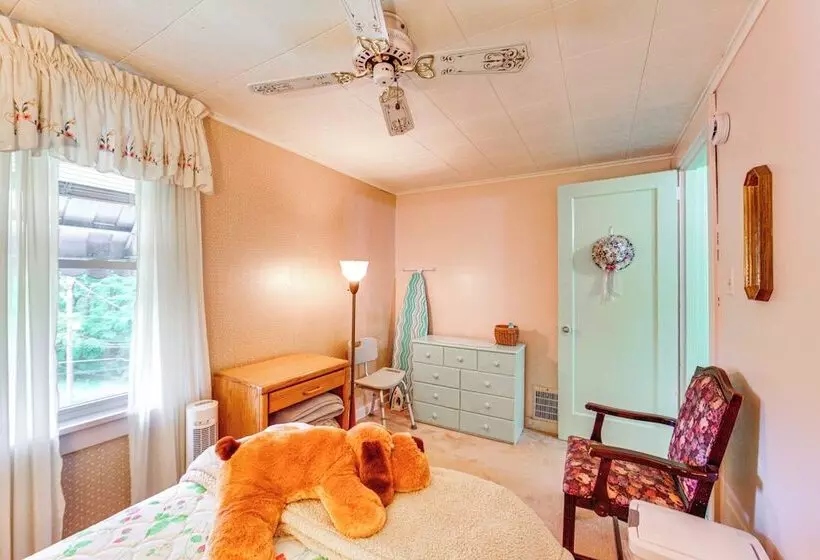 Charming West Mifflin House   3 Mi To Kennywood!