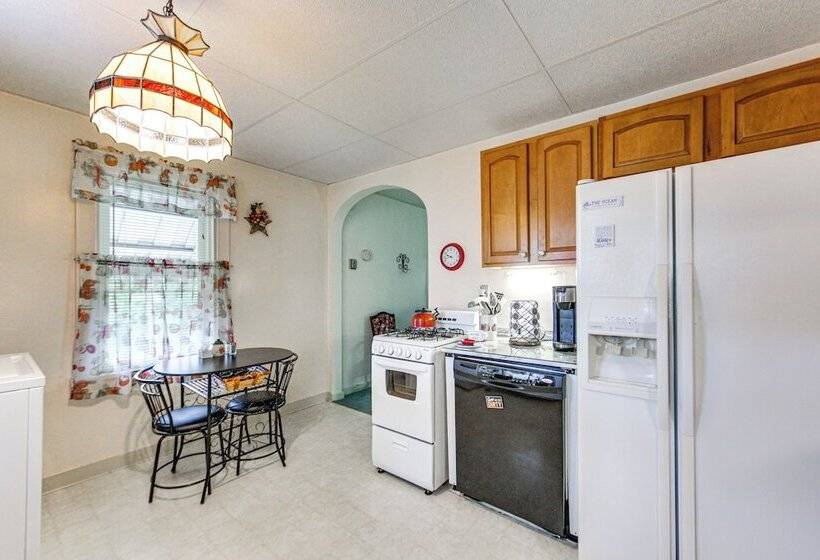 Charming West Mifflin House   3 Mi To Kennywood!