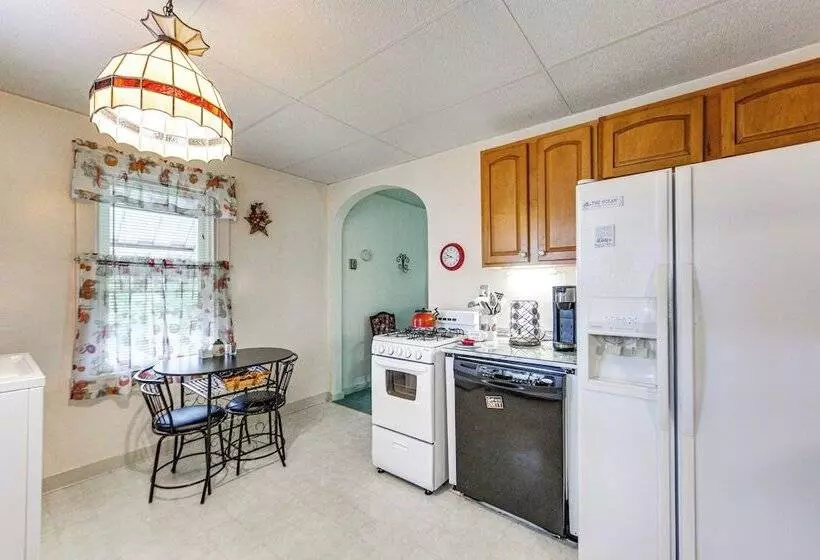 Charming West Mifflin House   3 Mi To Kennywood!