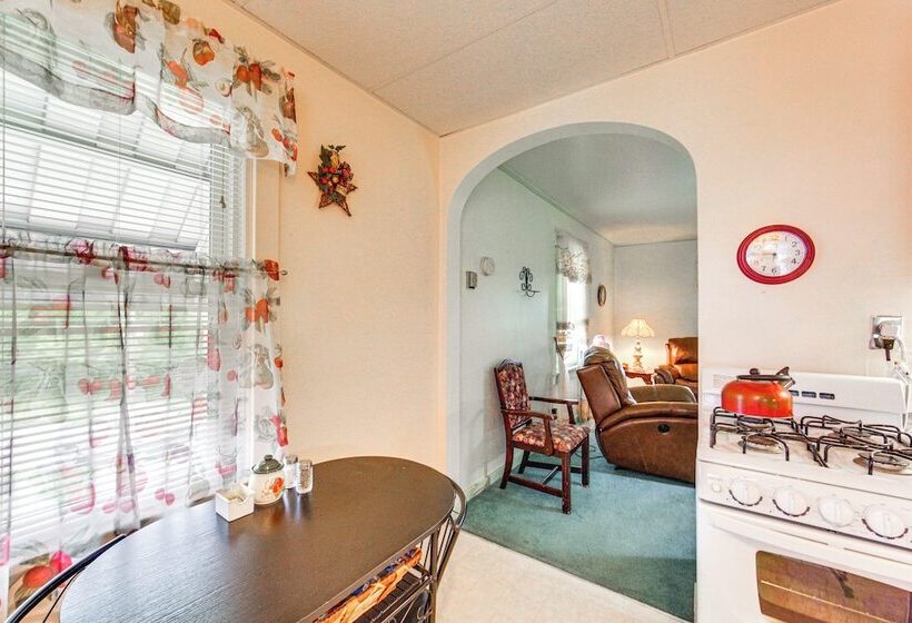 Charming West Mifflin House   3 Mi To Kennywood!