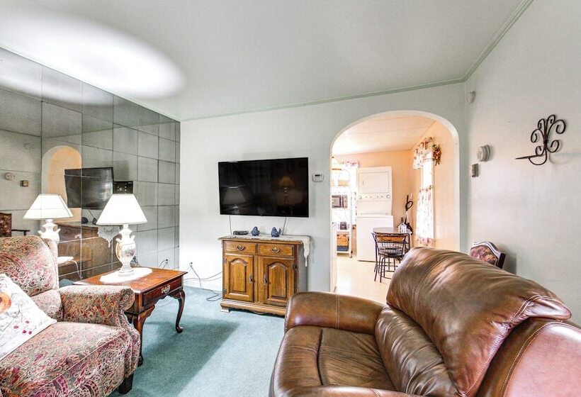 Charming West Mifflin House   3 Mi To Kennywood!