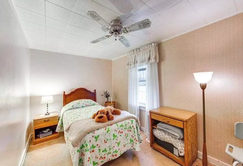 Charming West Mifflin House   3 Mi To Kennywood!