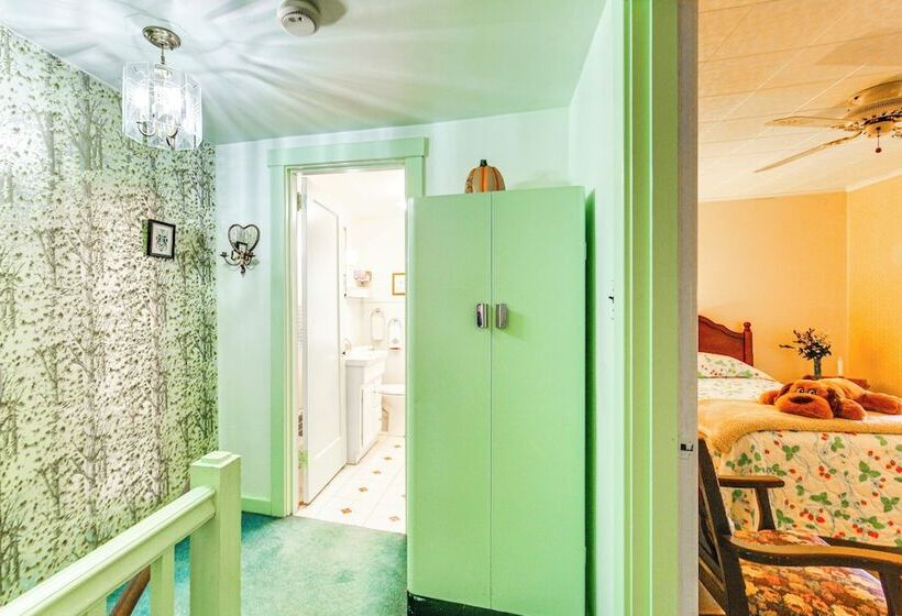 Charming West Mifflin House   3 Mi To Kennywood!