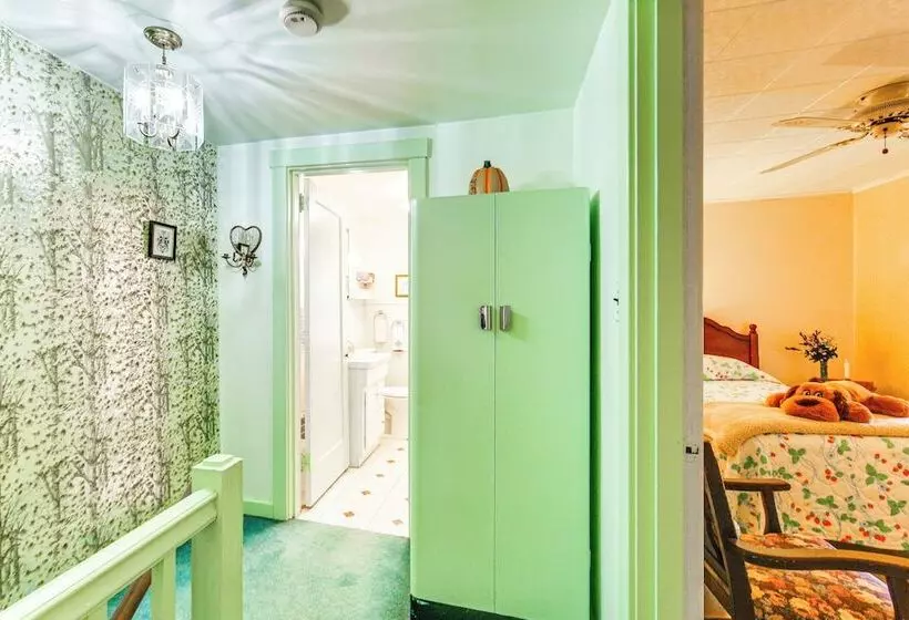 Charming West Mifflin House   3 Mi To Kennywood!