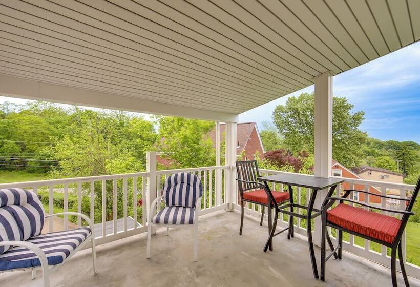 Charming West Mifflin House   3 Mi To Kennywood!