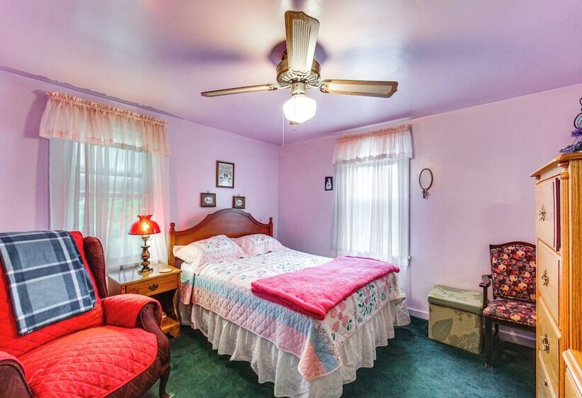 Charming West Mifflin House   3 Mi To Kennywood!