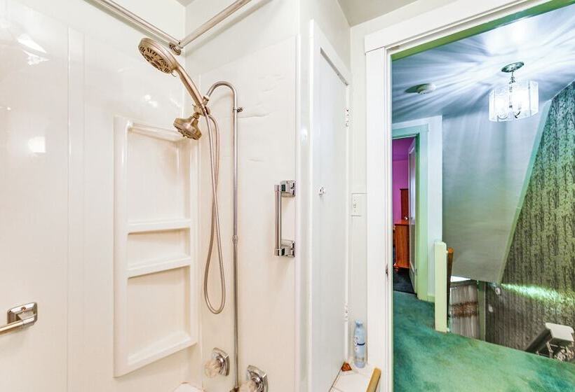 Charming West Mifflin House   3 Mi To Kennywood!