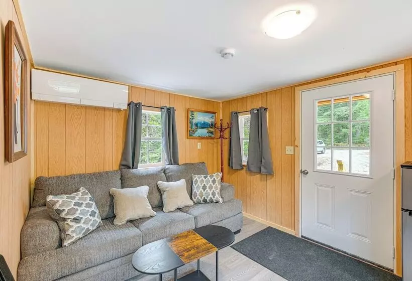 Cozy Brownville Cabin: 2 Mi To Schoodic Lake!