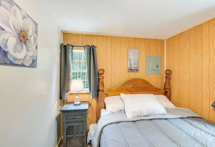 Cozy Brownville Cabin: 2 Mi To Schoodic Lake!