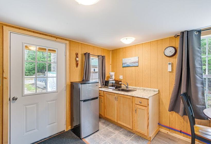 Cozy Brownville Cabin: 2 Mi To Schoodic Lake!