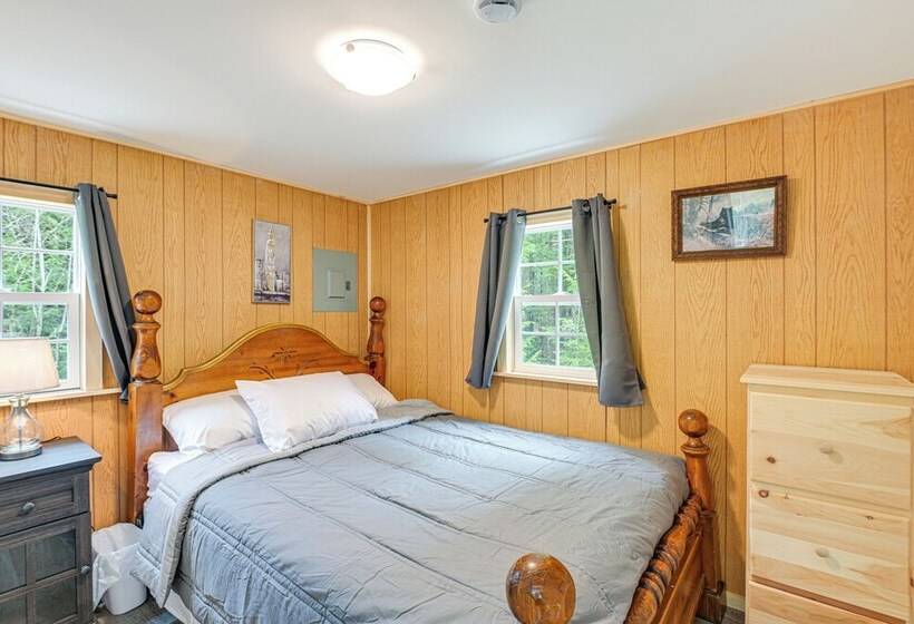 Cozy Brownville Cabin: 2 Mi To Schoodic Lake!