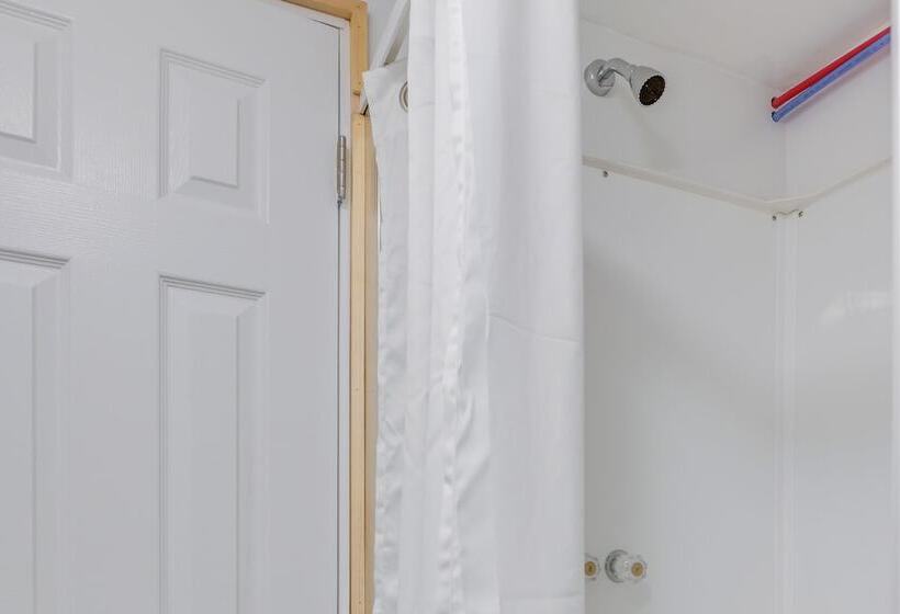 Cozy Brownville Cabin: 2 Mi To Schoodic Lake!