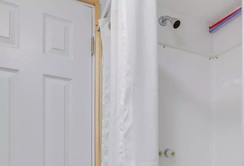 Cozy Brownville Cabin: 2 Mi To Schoodic Lake!