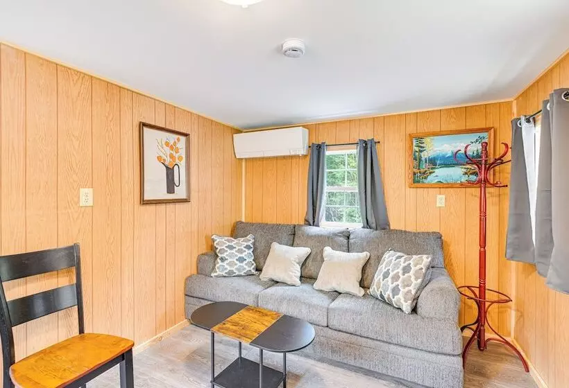 Cozy Brownville Cabin: 2 Mi To Schoodic Lake!